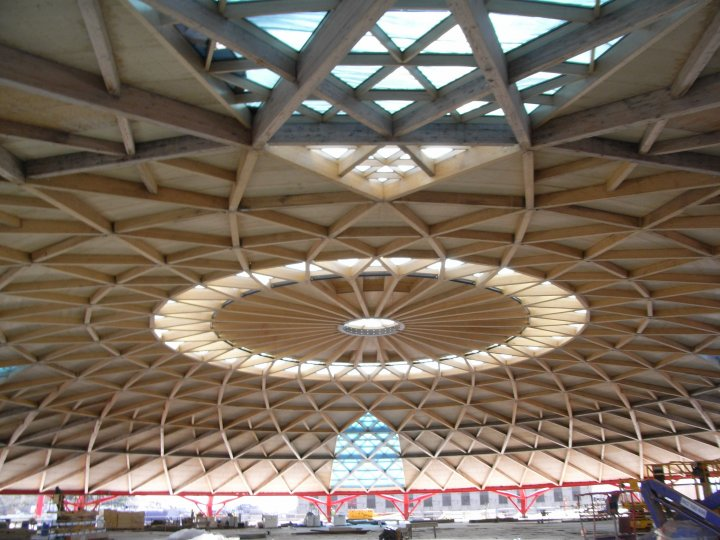 Estructura de sostre de fusta en formes originals
